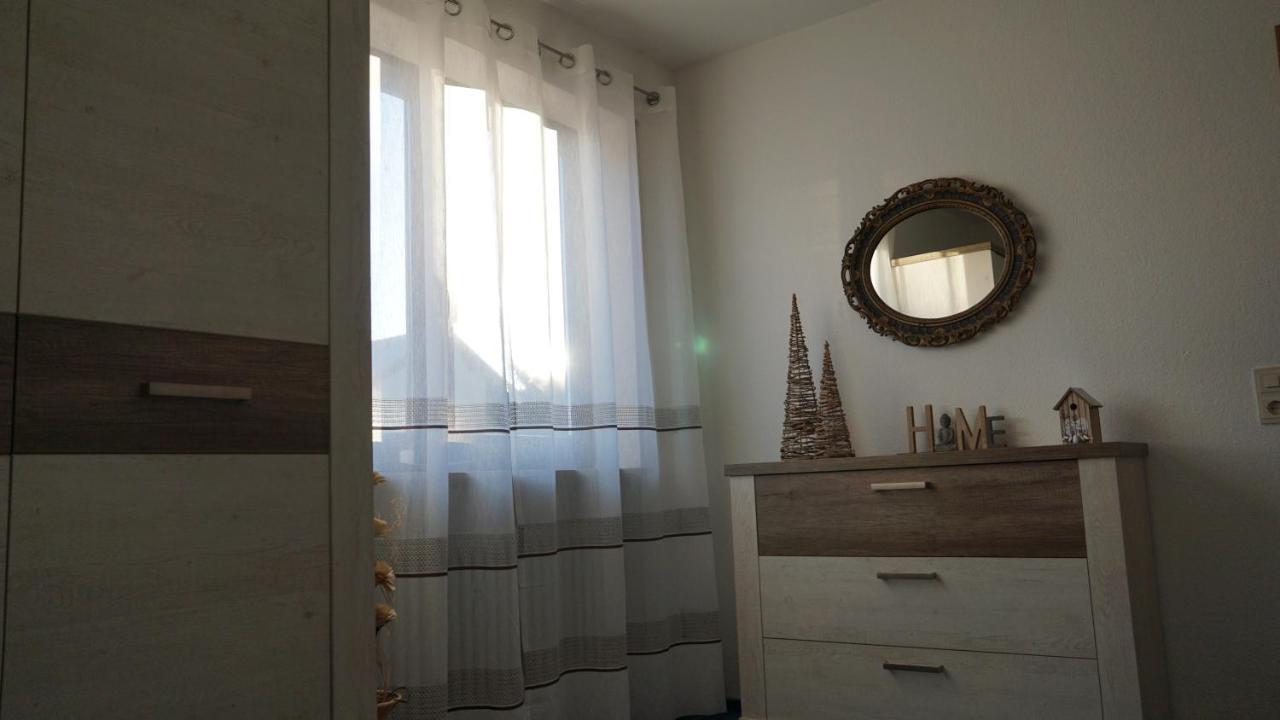 Grosszuegige Wohnung Mit Terrasse Und Gartenzugang - Das Komplette Erdgeschoss بيندلاخ المظهر الخارجي الصورة