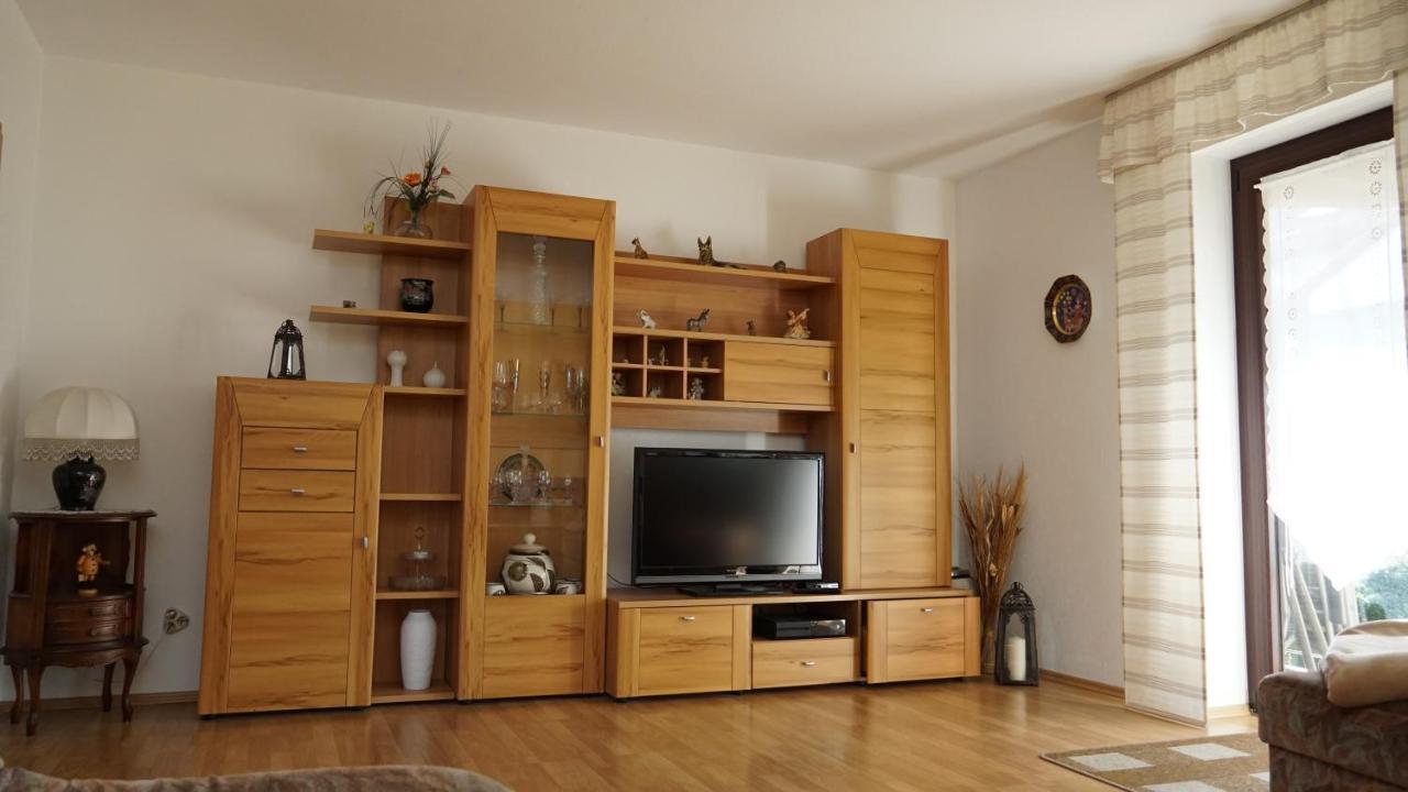 Grosszuegige Wohnung Mit Terrasse Und Gartenzugang - Das Komplette Erdgeschoss بيندلاخ المظهر الخارجي الصورة